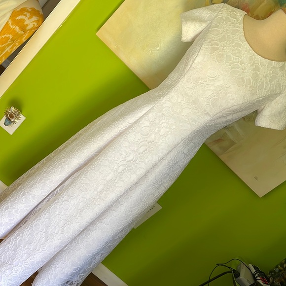 Dresses & Skirts - Beauitful lace overlay wedding gown